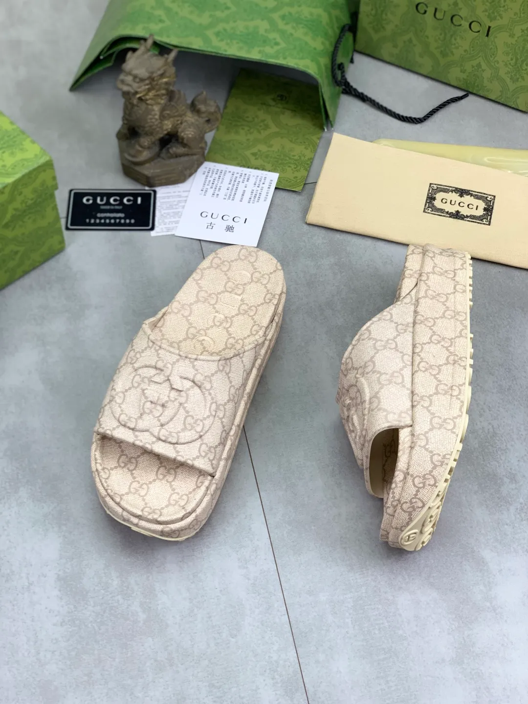 Men's Men's Shoes💰P380💰[New Style] High Version 🎁🎁🎁 GUCCI New Year of the Snake casual slippers, original official website, perfect workmanship, transmitting a kind of noble luxury, sublimating its definition of luxury in Gucci's high-end extraordinary craftsmanship. Original Gucci double G combination outsole, code number: 35-46, complete package